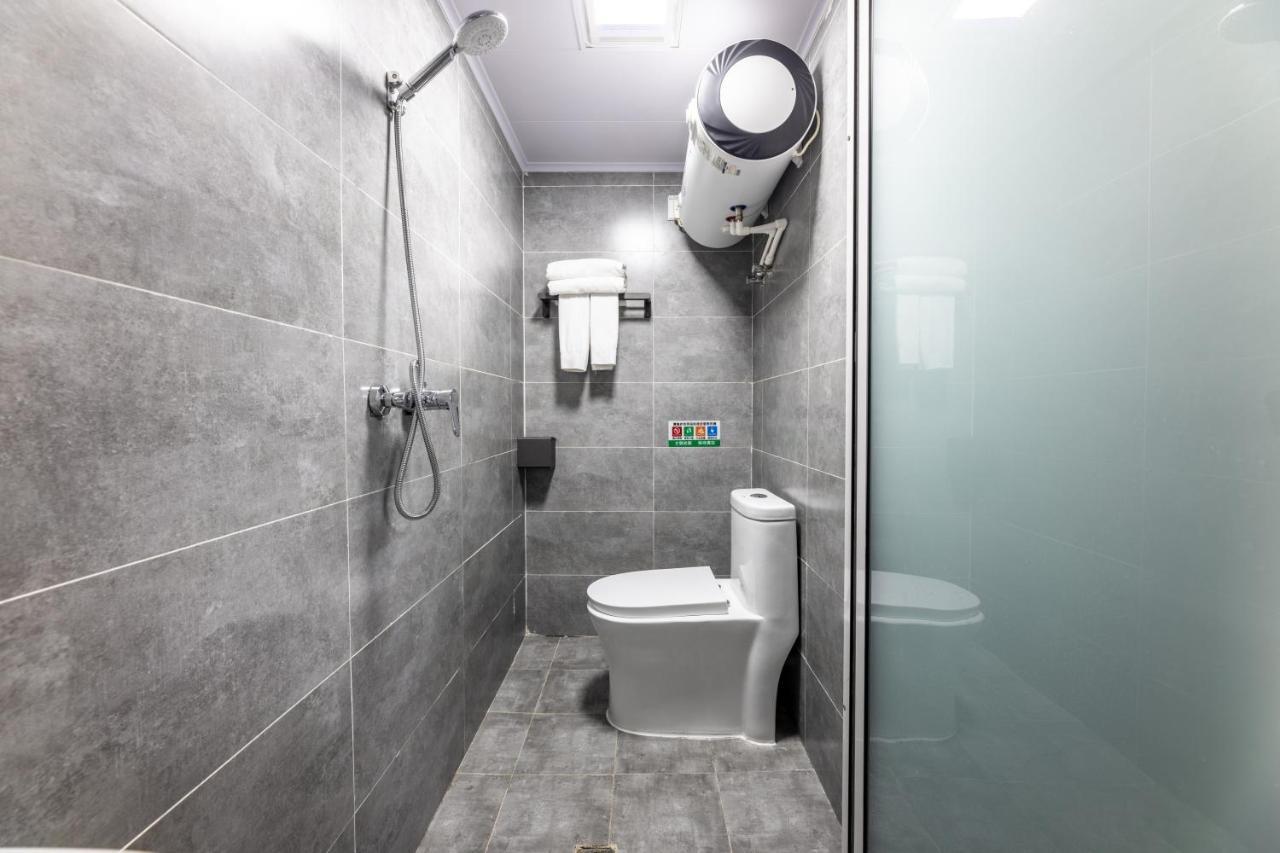 Happy Dragon Hotel: Location, English-speaking Staff & Tour Services Hotel Beijing