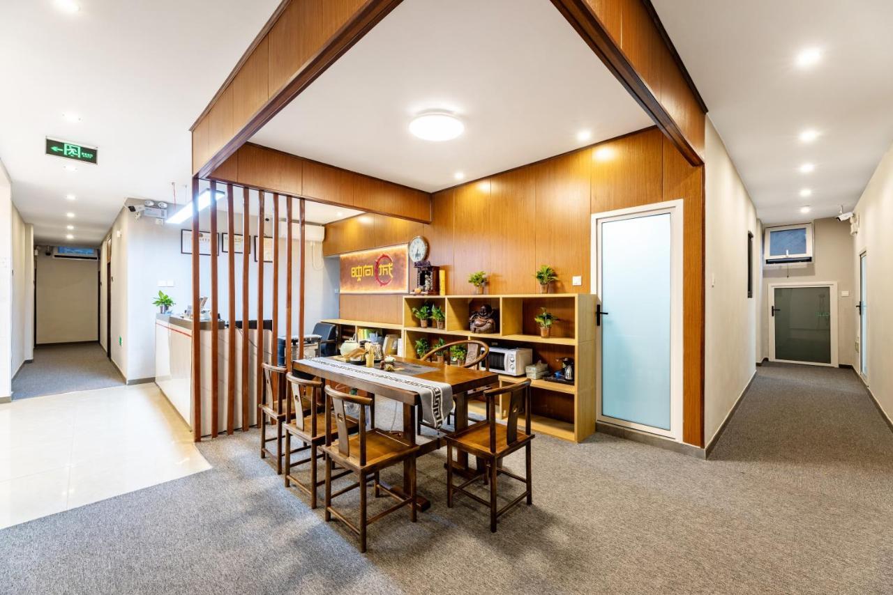 Happy Dragon Hotel: Location, English-speaking Staff & Tour Services Hotel Beijing