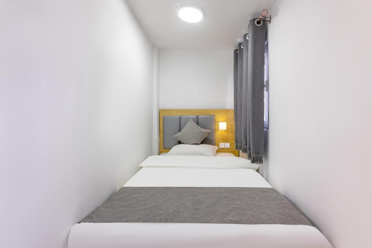 Happy Dragon Hotel: Location, English-speaking Staff & Tour Services Beijing