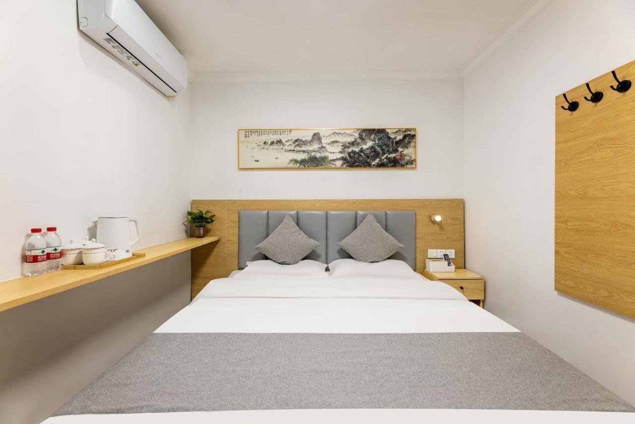 Happy Dragon Hotel: Location, English-speaking Staff & Tour Services 3*
