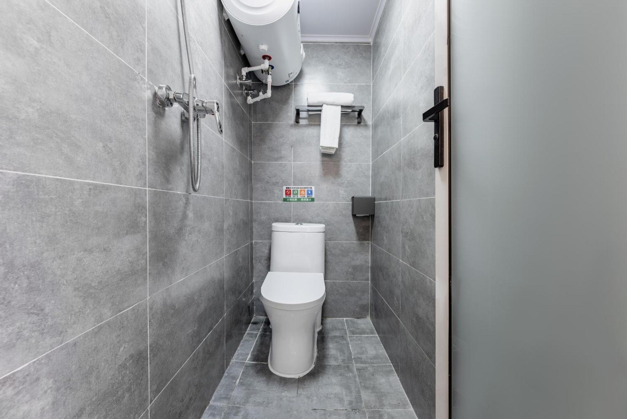 Happy Dragon Hotel: Location, English-speaking Staff & Tour Services Hotel 3*