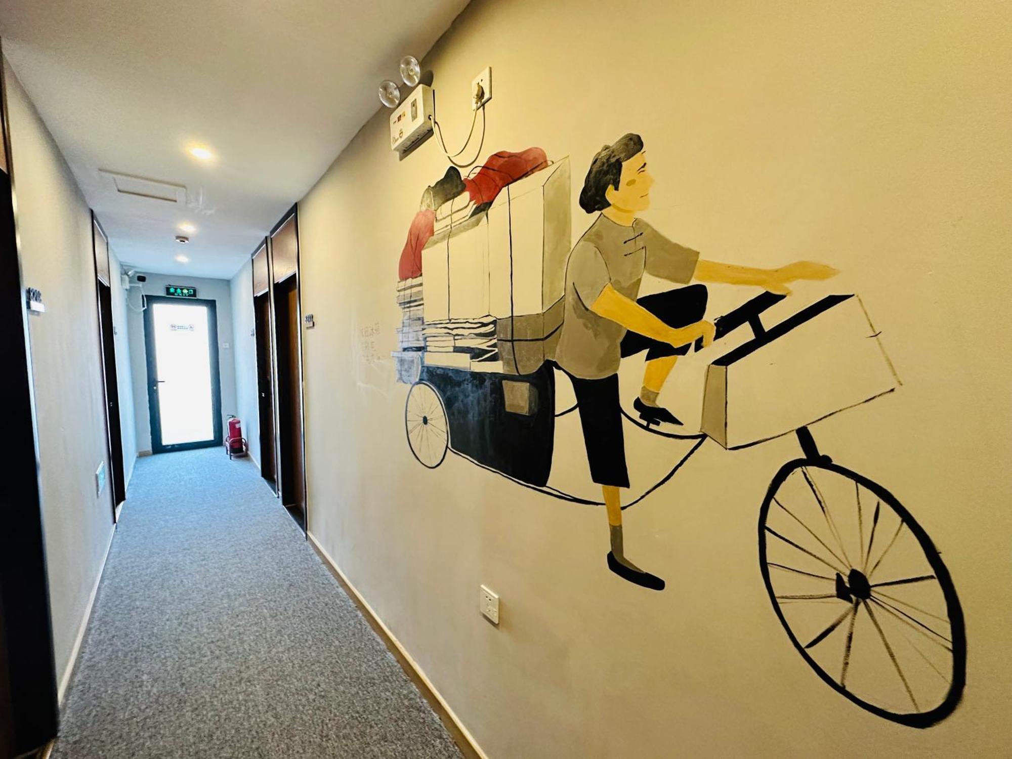 Happy Dragon Hotel: Location, English-speaking Staff & Tour Services 3*