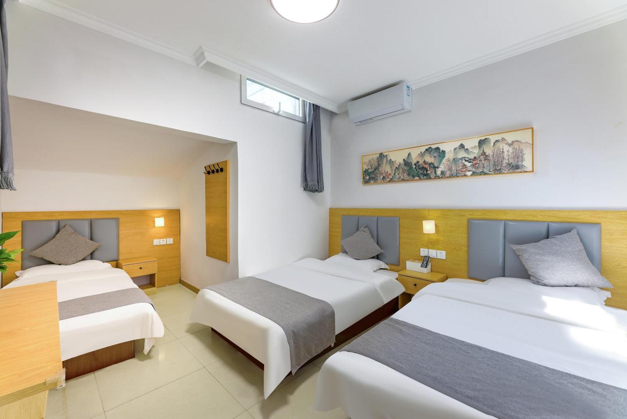 Happy Dragon Hotel: Location, English-speaking Staff & Tour Services 3*