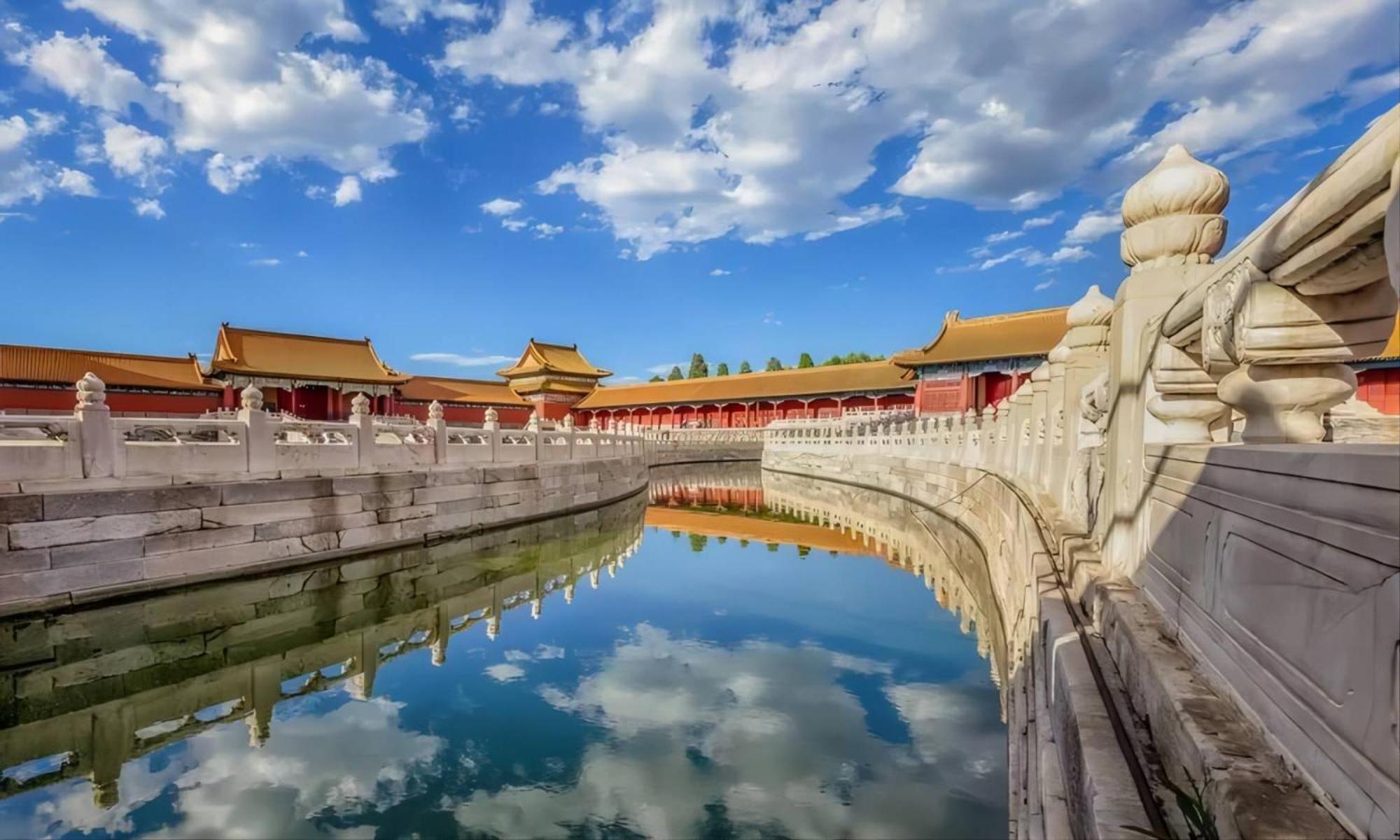 Hotel Happy Dragon Hotel: Location, English-speaking Staff & Tour Services