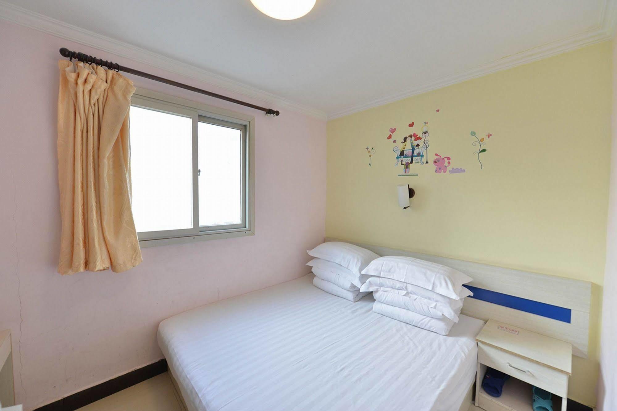 Happy Dragon Hotel: Location, English-speaking Staff & Tour Services Beijing