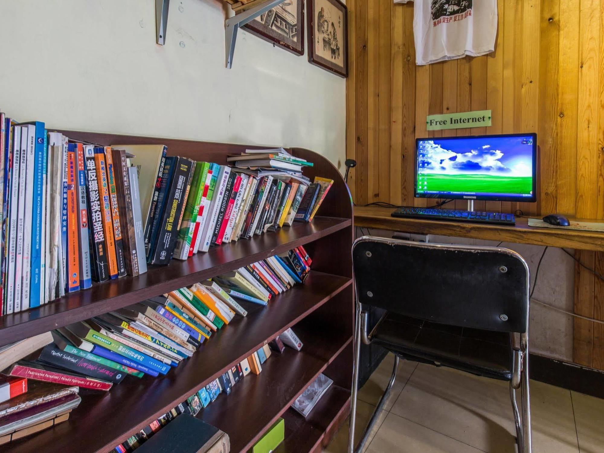 Happy Dragon Hotel: Location, English-speaking Staff & Tour Services 3* Beijing