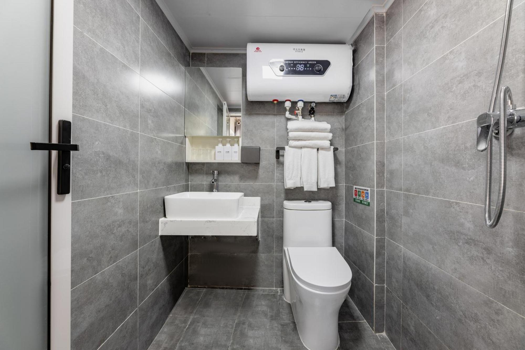 Hotel Happy Dragon.backpackers 3*