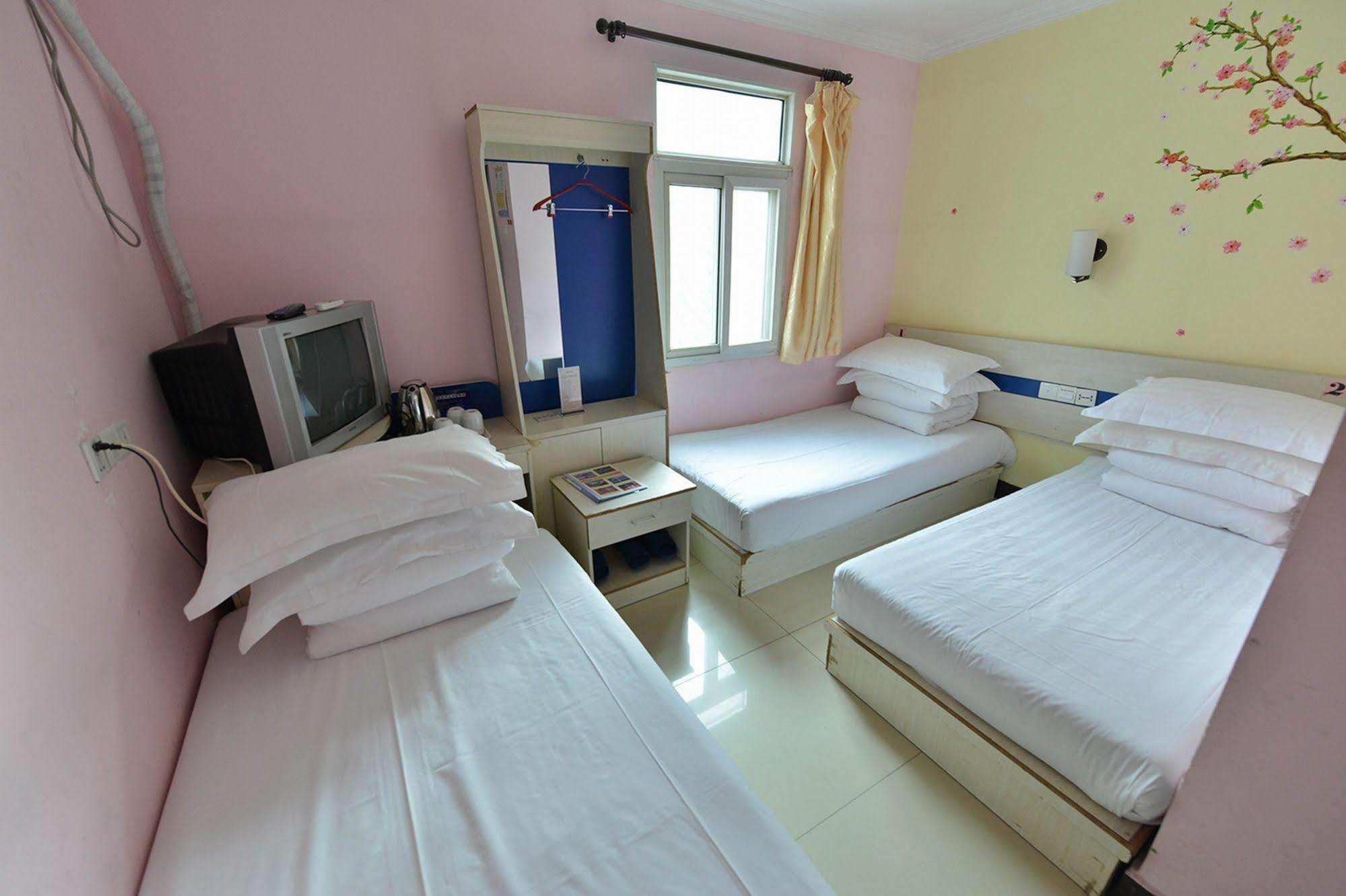 Hotel Happy Dragon.backpackers 3*